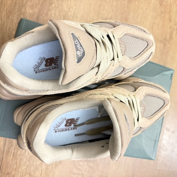 New Balance 9060 Running Shoes Sneakers Womens Size (7.5) - Mens (5.5) - Picture 6 of 8